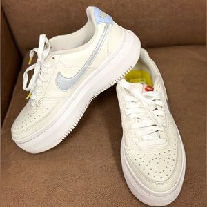 Women’s Nike Court Vision Alta size 7